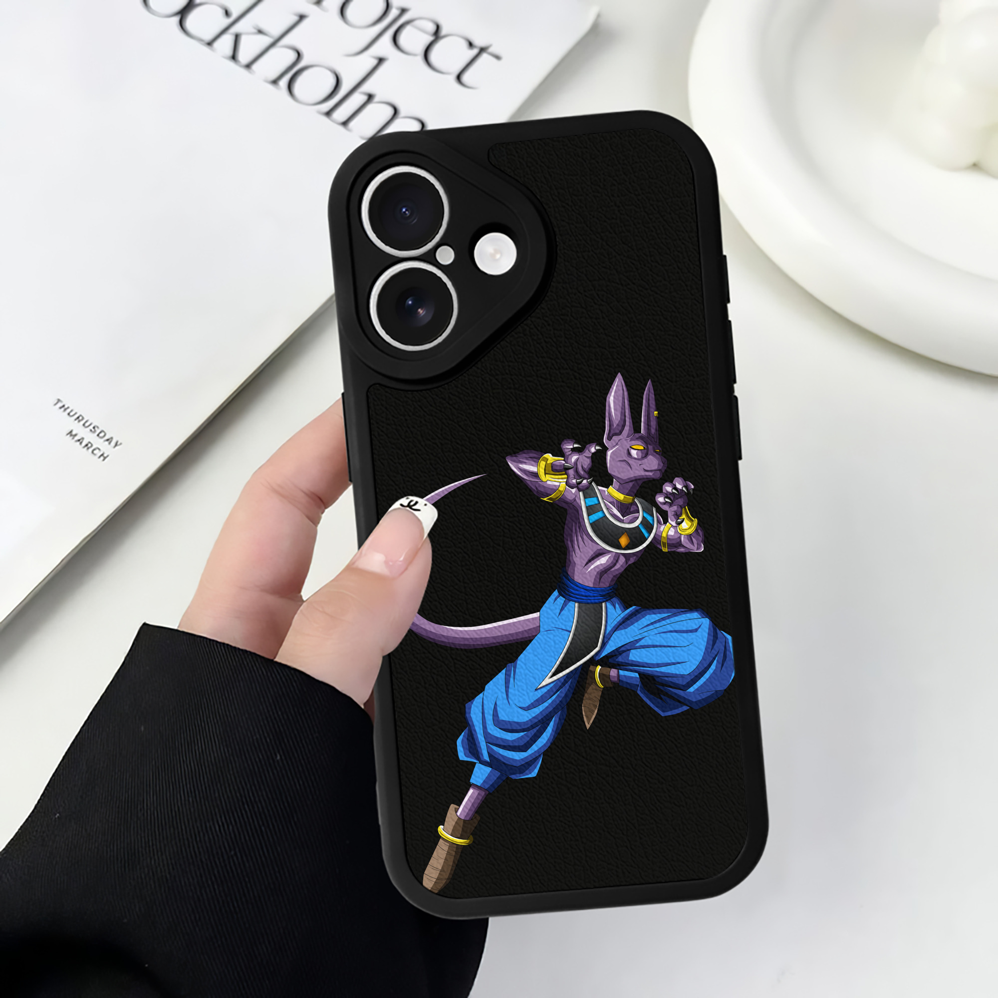 （画像用） ドラゴンボール ビルス 破壊神ビルス DRAGON BALL Beerus Birusu 【iPhone 16シリーズ対応】シリコンスマホケース（レザー調） 材質：シリコン